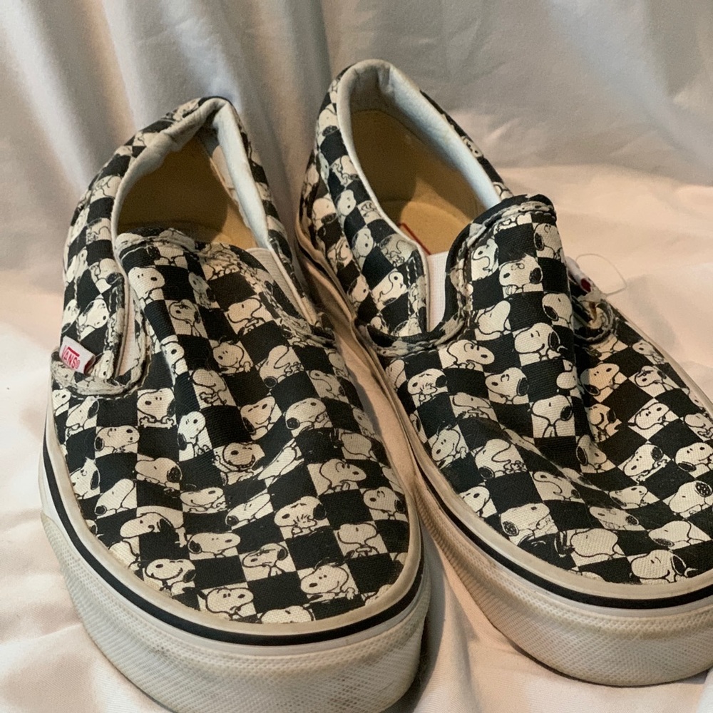 Checkered peanuts snoopy vans